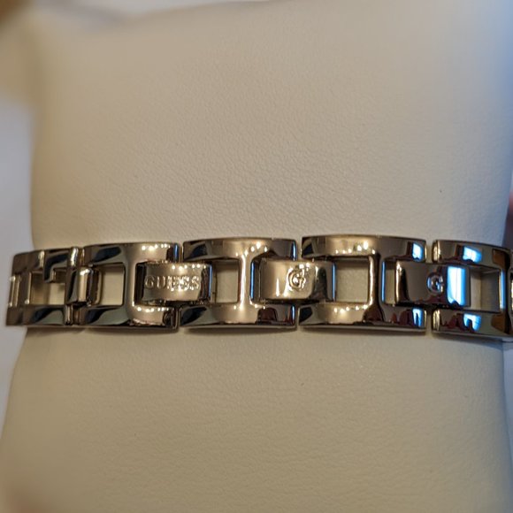 NWT - GUESS Bracelet Watch - Picture 6 of 6